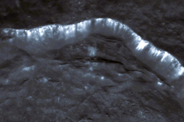 Streaks on Mercury 2014